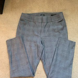 Loft “curvy skinny” size 8 ankle pant with a flat front hook